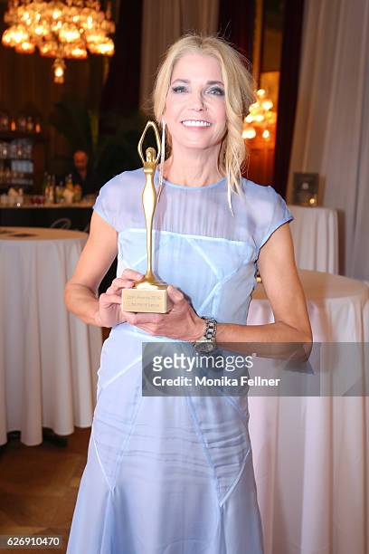 Candace Bushnell presents her award at the Look Women of the Year Awards at City Hall on November 30, 2016 in Vienna, Austria.