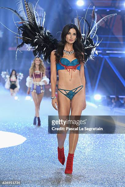 Lily Aldridge walks the runway at the Victoria's Secret Fashion Show on November 30, 2016 in Paris, France.