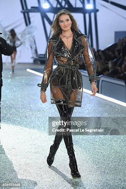 Sanne Vloet walks the runway at the Victoria's Secret Fashion Show on November 30, 2016 in Paris, France.