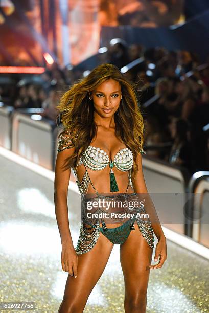 Jasmine Tookes walks the runway 2016 Victoria's Secret Fashion Show in Paris - Show at Le Grand Palais on November 30, 2016 in Paris, France.