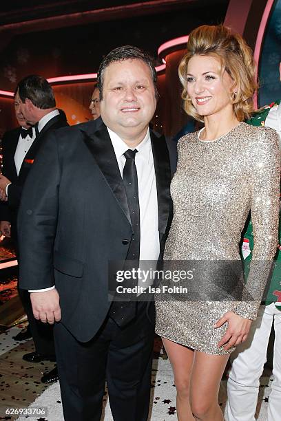 British tenor Paul Potts and german singer Ella Endlich during the tv show 'Die schoensten Weihnachtshits' on November 30, 2016 in Munich, Germany.