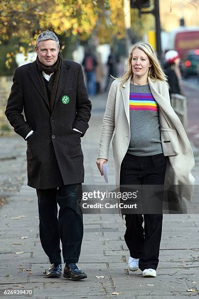 Independent candidate Zac Goldsmith and his wife Alice Rothschild arrive to cast their votes in the Richmond Park by-election on December 1, 2016 in...