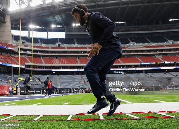 Quintin Demps of the Houston Texans warms up with an agility ladder before the game against the San Diego Chargers at NRG Stadium on November 27,...