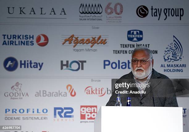 Chief Minister of Pakistan's North West Frontier Province Akram Khan Durrani delivers a speech at the 'International Investment session' during the...