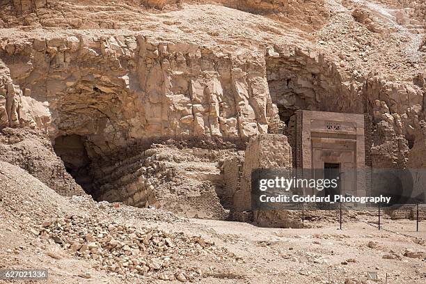 egipto: tumbas de los nobles en luxor - valle de los reyes fotografías e imágenes de stock