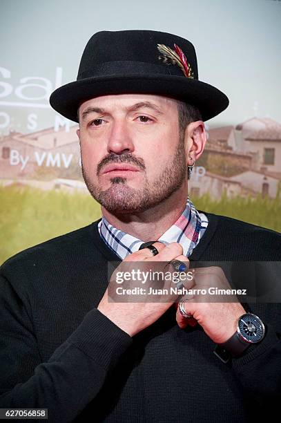 Alex O'Dogherty attends 'Villaviciosa De Al Lado' premiere at Capitol Cinema on December 1, 2016 in Madrid, Spain.