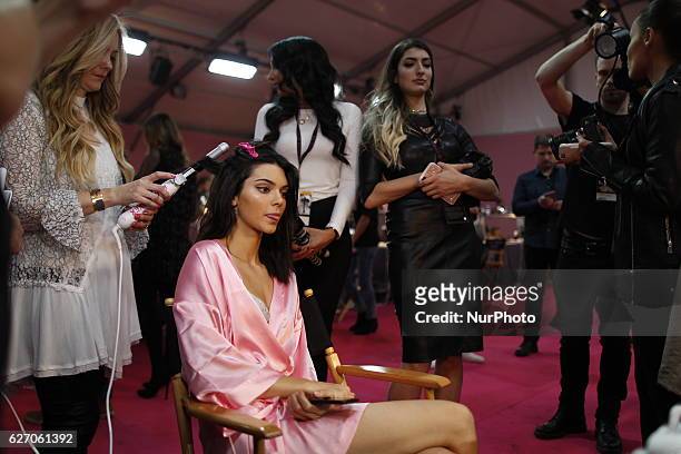 Kendall Jenner prepare the backstage prior to the Victoria's Secret Fashion Show on November 30, 2016 in Paris, France.