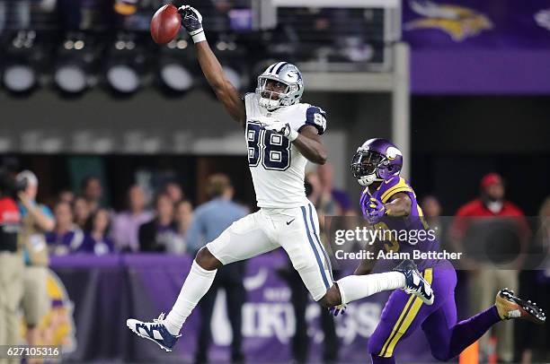 Dez Bryant of the Dallas Cowboys misses a one handed catch in the fourth quarter of the game agains the Minnesota Vikings on December 1, 2016 at US...