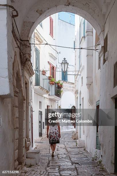 woman walking in ostuni (the white town), apulia, italy - ostuni 個照片及圖片檔