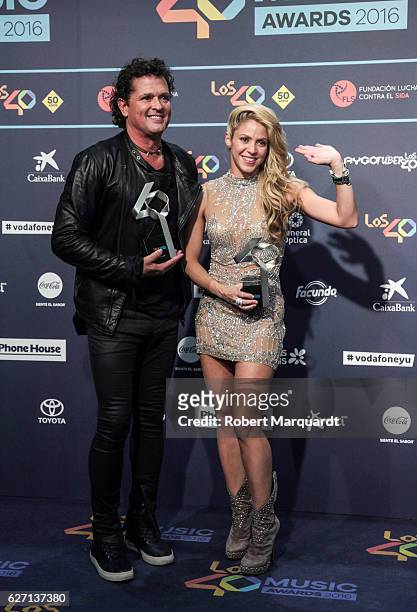 Carlos Vives and Shakira pose backstage after receiving an award at the Los 40 Music Awards 2016 held at the Palau Sant Jordi on December 1, 2016 in...