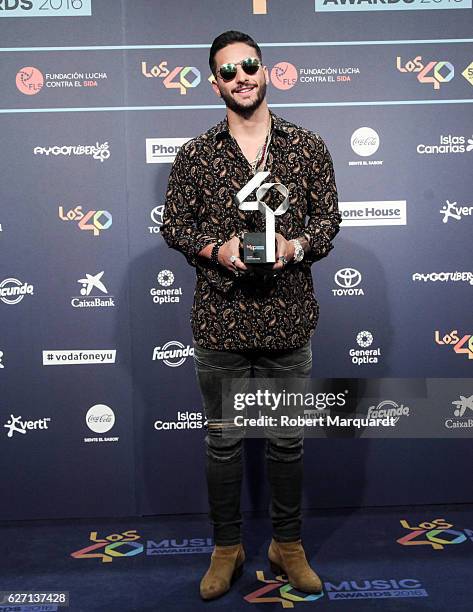 Maluma poses backstage after receiving an award at the Los 40 Music Awards 2016 held at the Palau Sant Jordi on December 1, 2016 in Barcelona, Spain.