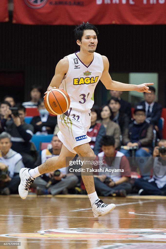 Toshiba Kawasaki Brave Thunders v Levanga Hokkaido - B. League