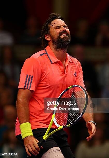 Pat Rafter Trophy 4,359 Australia Patrick Rafter Stock Photos, High-Res Pictures, and ...