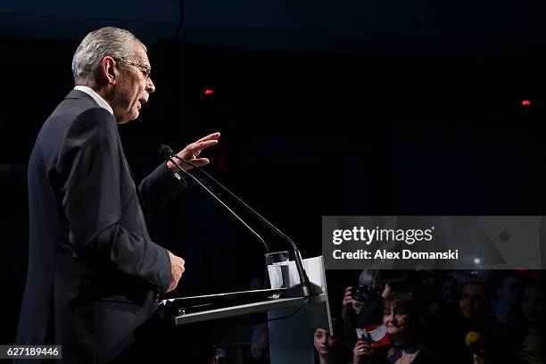 Independent presidential candidate Alexander van der Bellen speaks to supporters at his final election campaign rally on December 2, 2016 in Vienna,...