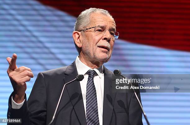 Independent presidential candidate Alexander van der Bellen speaks to supporters at his final election campaign rally on December 2, 2016 in Vienna,...