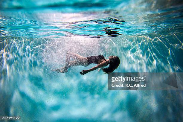 portrait of a female model underwater in a swimming pool in san diego, california - kids swimsuit models 個照片及圖片檔