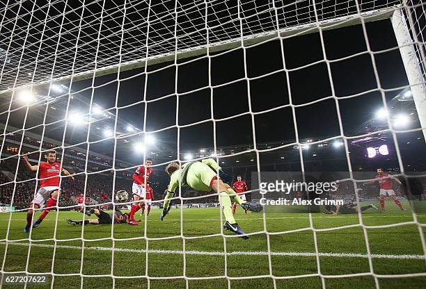 Arjen Robben of Bayern Munich scores a goal past Jonas Loessl of FSV Mainz 05 during the Bundesliga match between 1. FSV Mainz 05 and Bayern Muenchen...