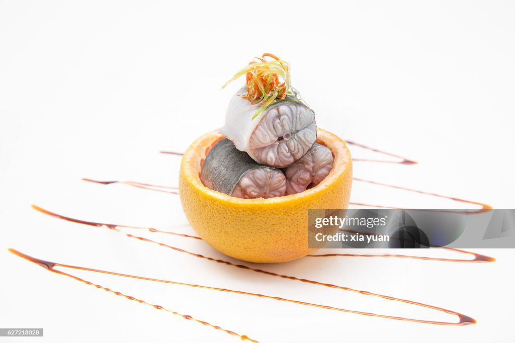 Steamed eel in grapefruit