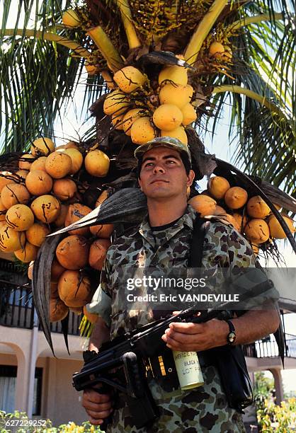 Militaire dans une propriété appartenant au narcotrafiquant Gonzalo Rodriguez Gacha, surnommé 'Le Mexicain', l'un des chefs du cartel de Medellin,...