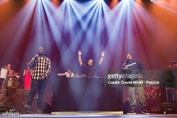 Vincent Mason, Kelvin Mercer, and Dave Jolicoeur from De la Soul perform at Zenith de Paris on December 2, 2016 in Paris, France.