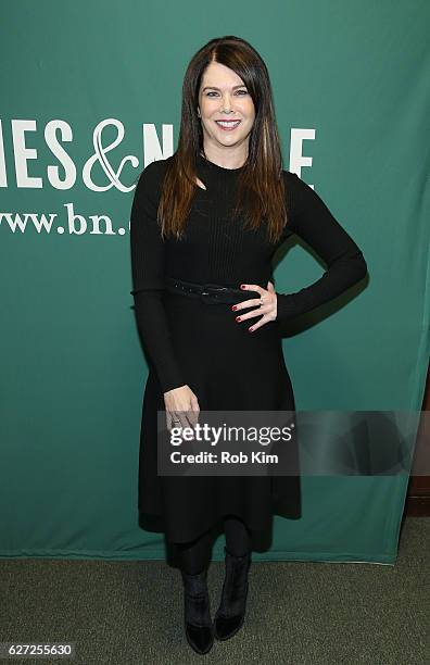Lauren Graham promotes her new book "Talking As Fast As I Can" at Barnes & Noble Union Square on December 2, 2016 in New York City.