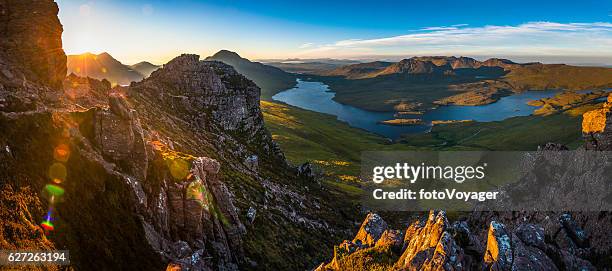 epic sunrise over highland peaks glens lochs wilderness panorama scotland - loch assynt stockfoto's en -beelden