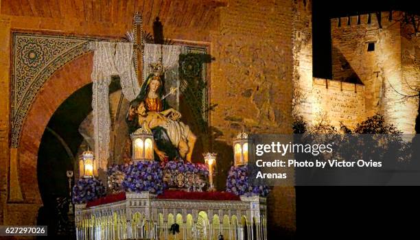 float of our lady of the alhambra at midnight inside the alhambra during the annual easter procession on holy saturday in granada, andalucia, spain - black saturday stockfoto's en -beelden