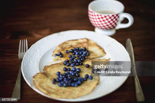 crepe, maple syrup and blueberries - blueberry pancakes stock pictures, royalty-free photos & images
