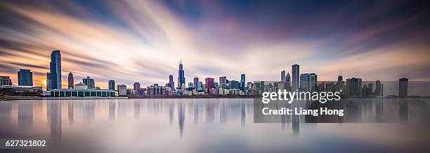 chicago skyline - urban sprawl ストックフォトと画像