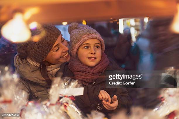 merry christmas- retro look - christmas market decoration stockfoto's en -beelden