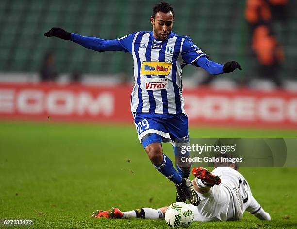 Jose Kante Martinez of Wisla Plock and Bartosz Bereszynski of Legia Warszawa in action during the LOTTO Extraklasa match between Legia Warszawa and...