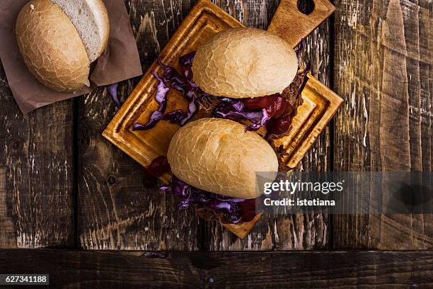 homemade barbecue beef sandwich with red cabbage slaw - pulled beef stock pictures, royalty-free photos & images