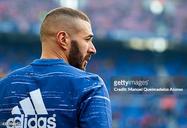 Karim Benzema of Real Madrid CF looks on during the warm up prior to the La Liga match between FC Barcelona and Real Madrid CF at Camp Nou Stadium on...