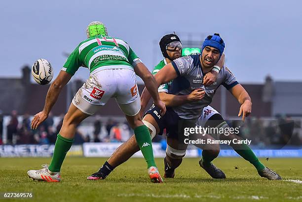 Galway , Ireland - 3 December 2016; Nepia Fox-Matamua of Connacht offloads from the tackle by Ian McKinley of Treviso to set up his side's second try...