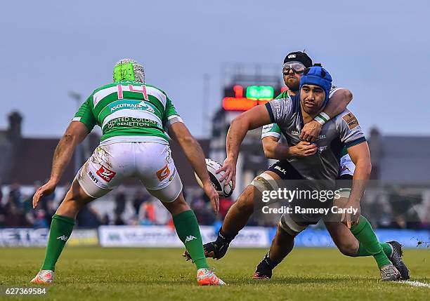 Galway , Ireland - 3 December 2016; Nepia Fox-Matamua of Connacht offloads from the tackle by Ian McKinley of Treviso to set up his side's second try...