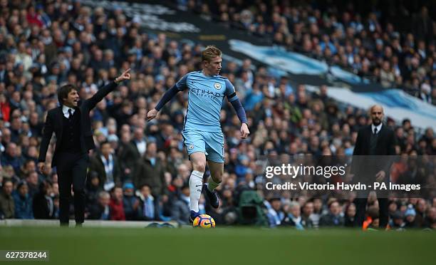 Manchester City's Kevin De Bruyne in action as Pep Guardiola and Antonio Conte look on