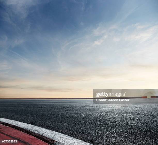 race track sunset - sports track fotografías e imágenes de stock