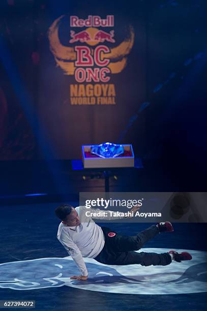 Taisuke of Japan competes against Hong 10 of South Korea during the Red Bull BC One World Final Japan 2016 at the Aichi Prefectural Gymnasium on...
