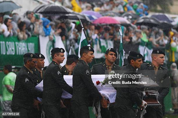 Air Force troops carry coffin of one of the victims of the plane crash in Colombia at the Arena Conda stadium on December 03, 2016 in Chapeco,...