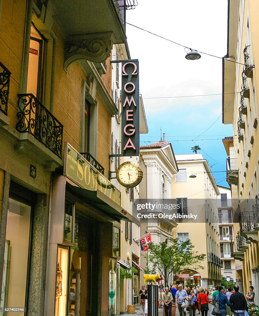 Shopping Street Gesäumt von Swiss Watch Stores, Lugano, Schweiz.