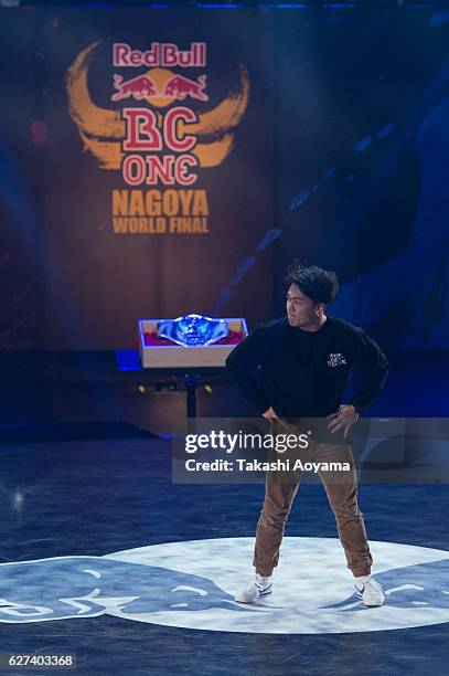 Issei of Japan competes against Sunni of United Kingdom during the Red Bull BC One World Final Japan 2016 at the Aichi Prefectural Gymnasium on...