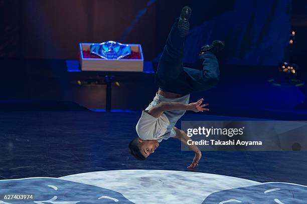 Sunni of United Kingdom competes against Issei of Japan during the Red Bull BC One World Final Japan 2016 at the Aichi Prefectural Gymnasium on...