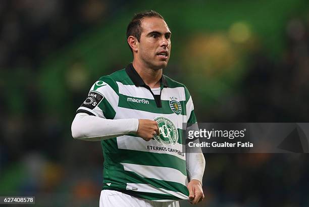 Sporting CP's midfielder Bruno Cesar from Brazil dedicates his goal to the memory of the brazilian team Chapecoense victims after scoring a goal in...