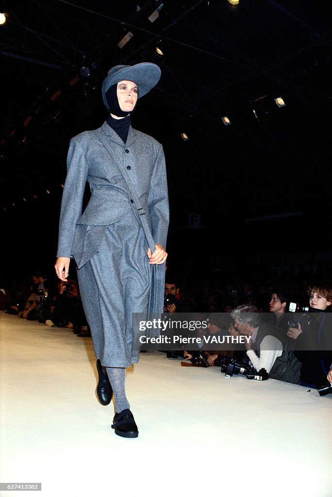 Yohji Yamamoto Autumn-Winter 1986-1987 Fashion Show
