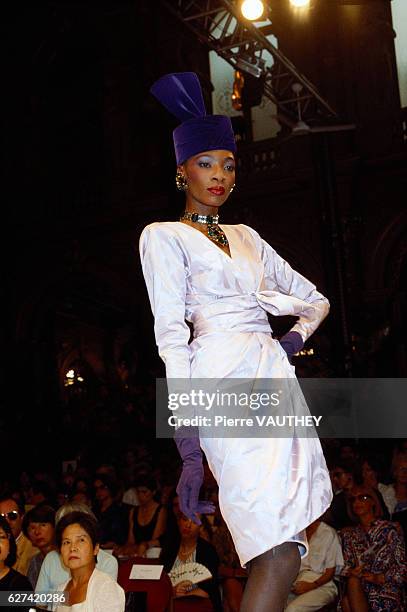 French designer Hubert de Givenchy shows his 1985-1986 fall-winter women's haute couture line in Paris. The model is wearing a white dress with a...