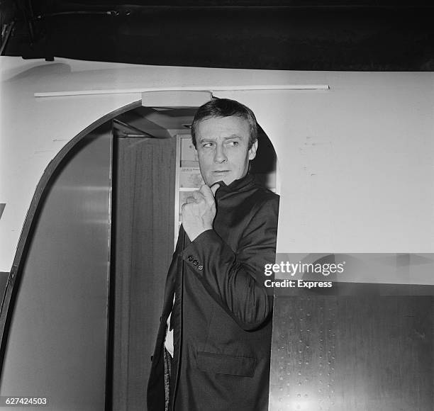 366 Edward Woodward Photos & High Res Pictures - Getty Images