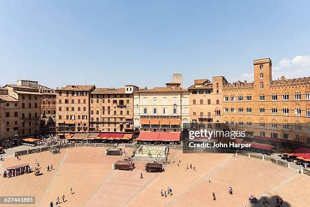 piazza del campo, siena, italy - praça do campo imagens e fotografias de stock