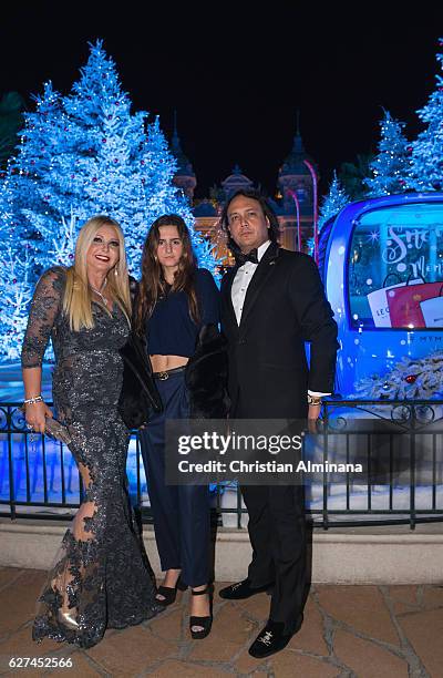 Lady Monika Del Campo Bacardi of Bayfield Hall, her daughter Maria Luisa and David Kane pose at Monte Carlo Casino square as they are going to attend...