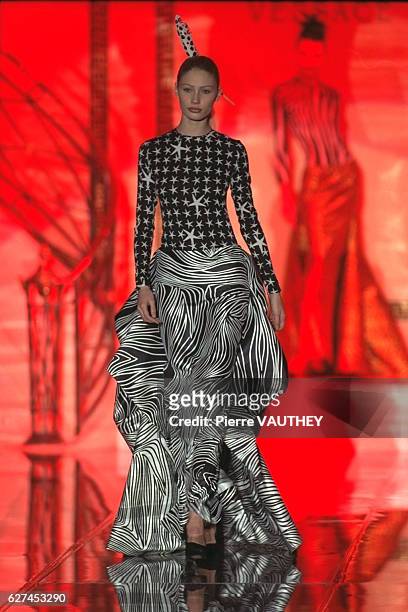 Versace Haute Couture Spring Summer Photos and Premium High Res ...