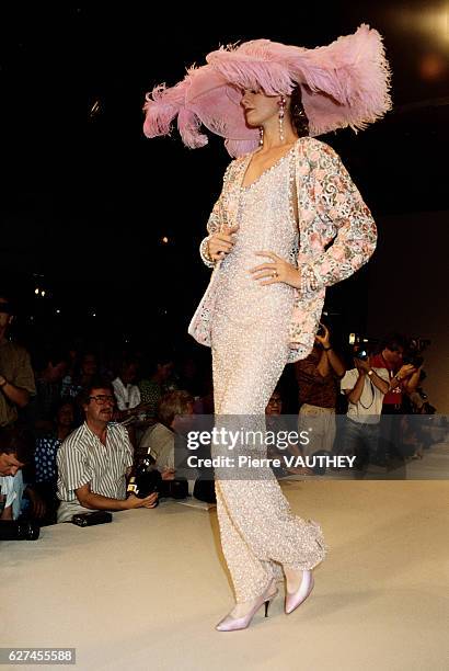 Mohair du Pastel - Gilet Isabel Écru. Il est tricoté à la main sur Mohair du Pastel - Gilet Isabel Écru. Il est tricoté à la main sur
